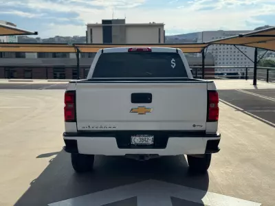 Chevrolet Silverado 2500 y Cheyenne Pick-Up 2015