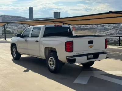 Chevrolet Silverado 2500 y Cheyenne Pick-Up 2015