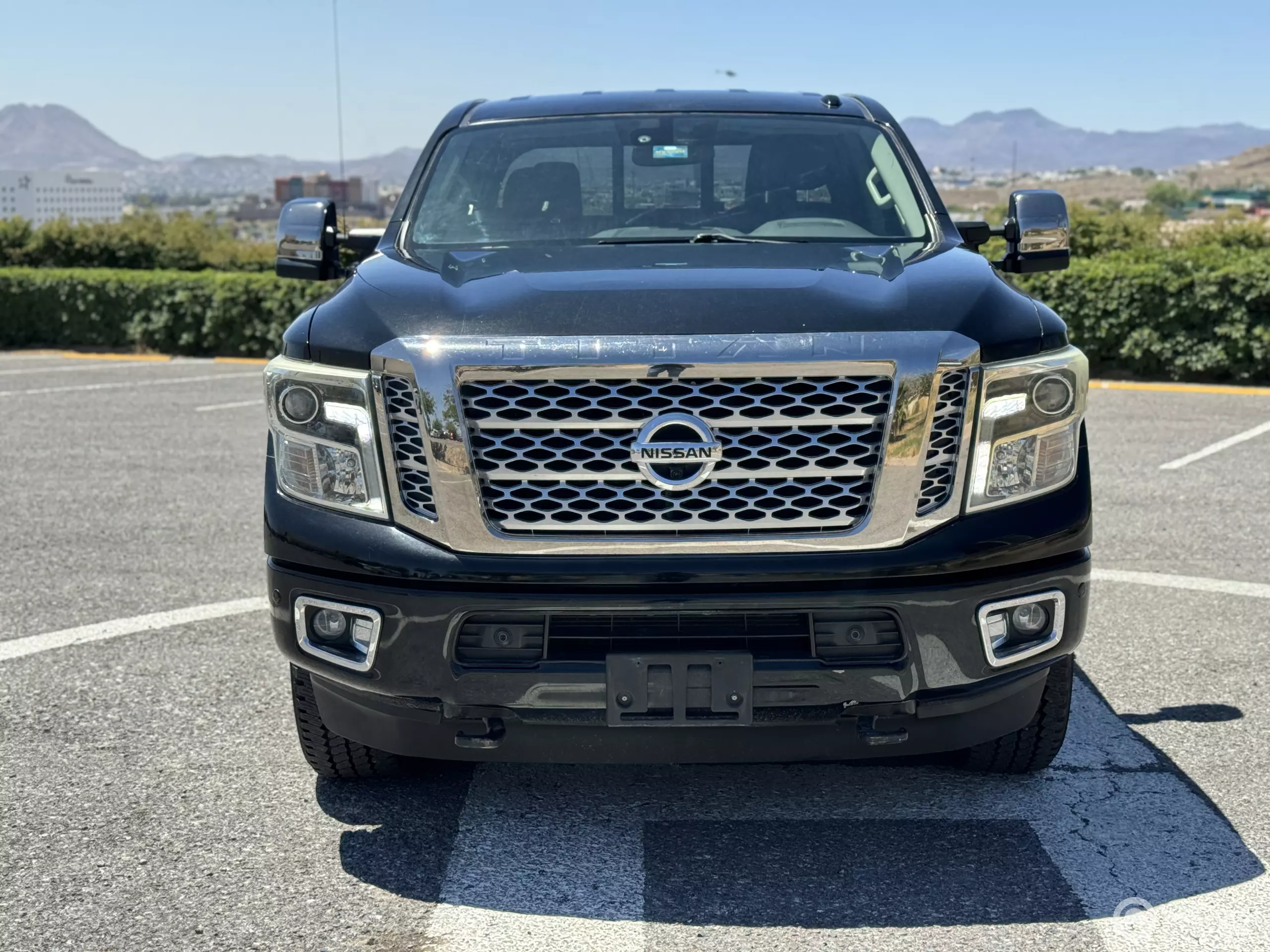 Nissan TITAN 