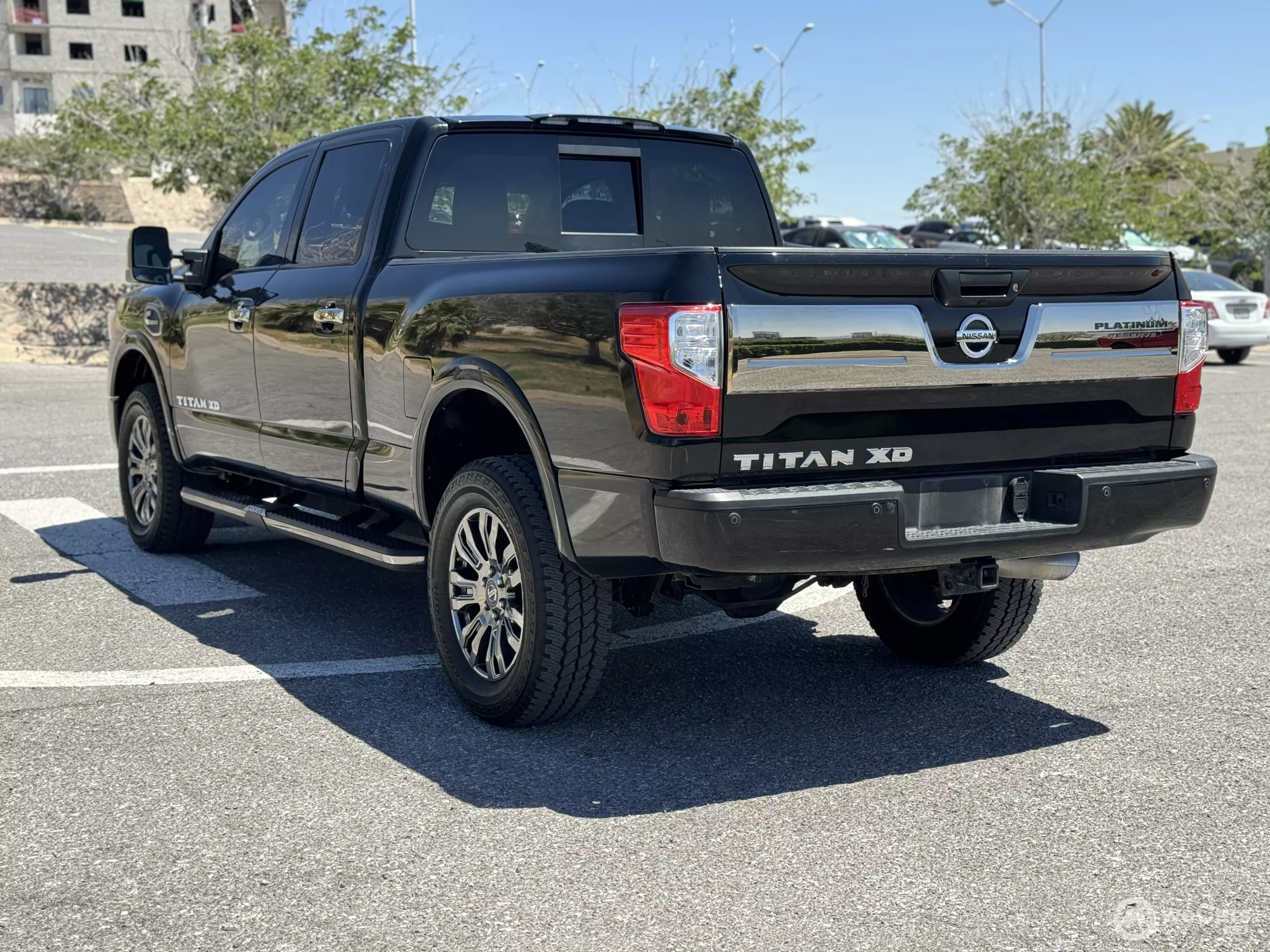 Nissan TITAN 