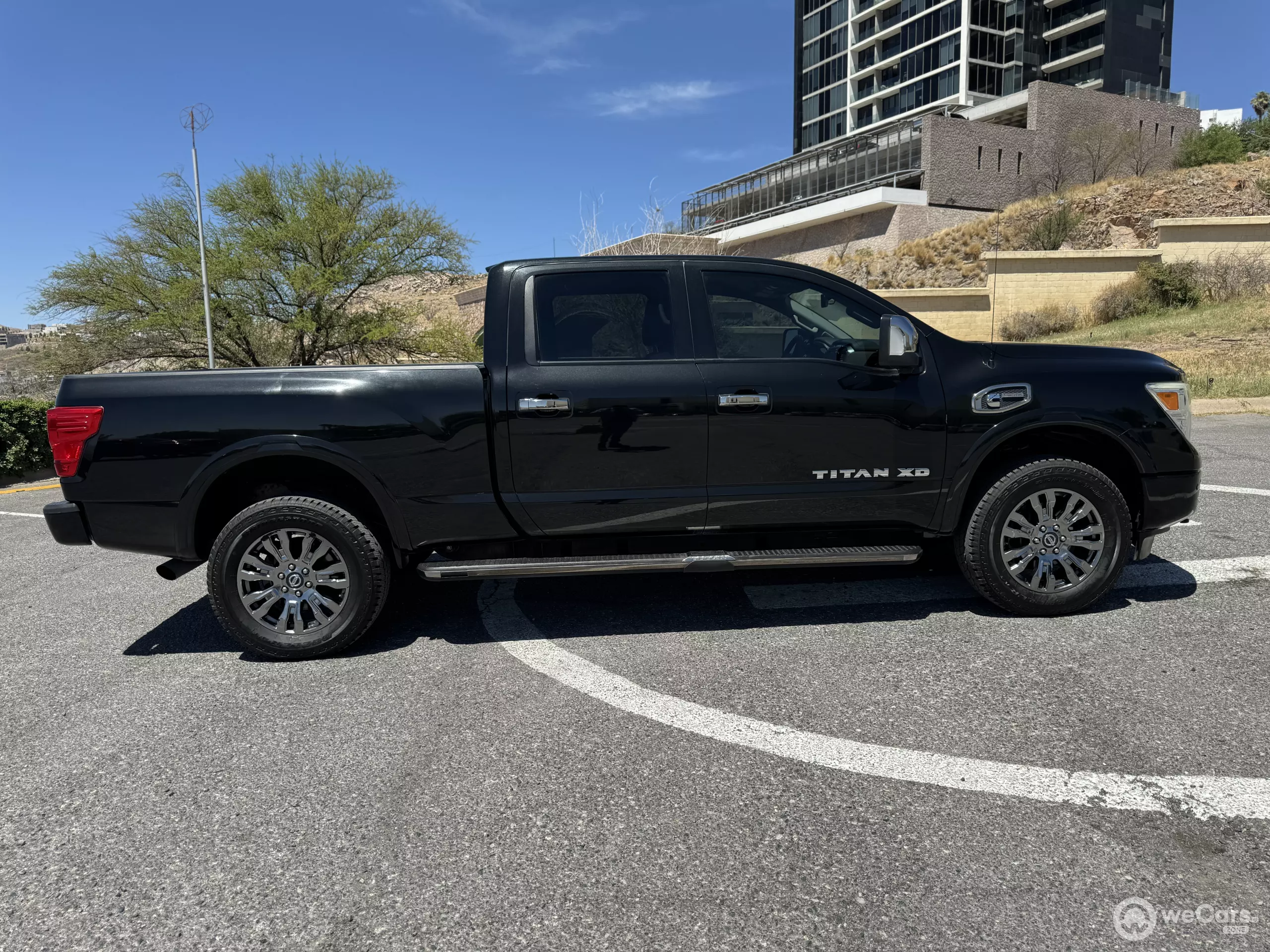 Nissan TITAN 