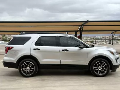 Ford Explorer VUD 2019