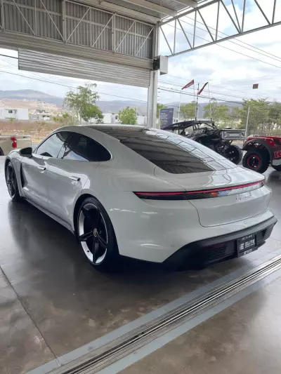 Porsche Taycan 2022