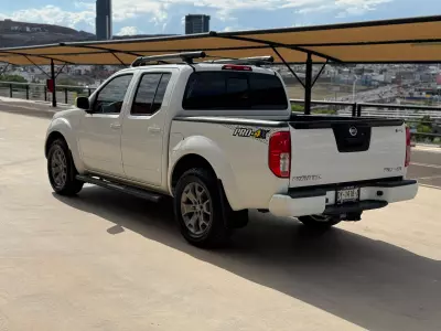 Nissan Frontier y NP 300 Frontier Pick-Up 2015