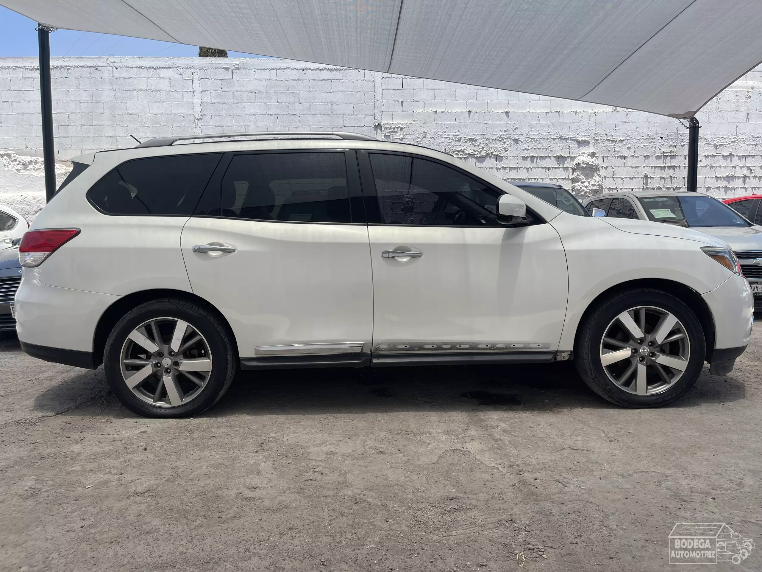 Nissan Pathfinder VUD