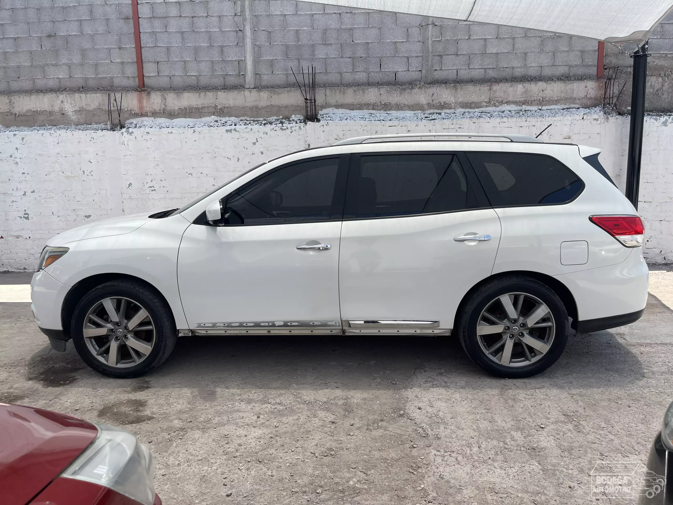 Nissan Pathfinder VUD