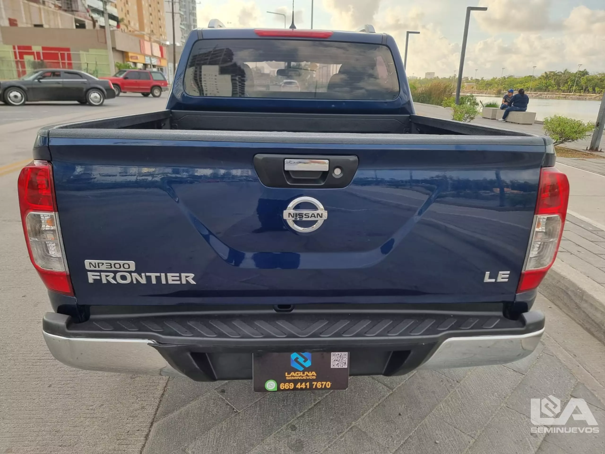 Nissan NP 300 Frontier Pick-Up