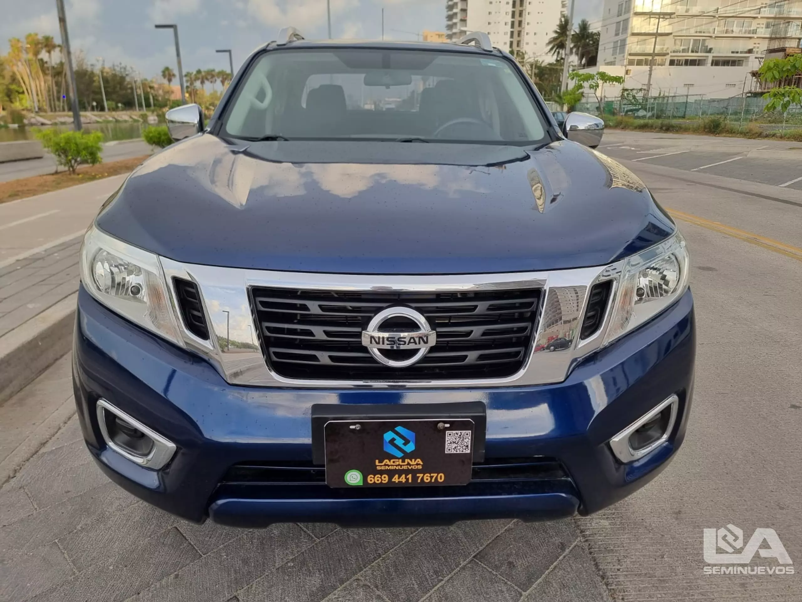 Nissan NP 300 Frontier Pick-Up