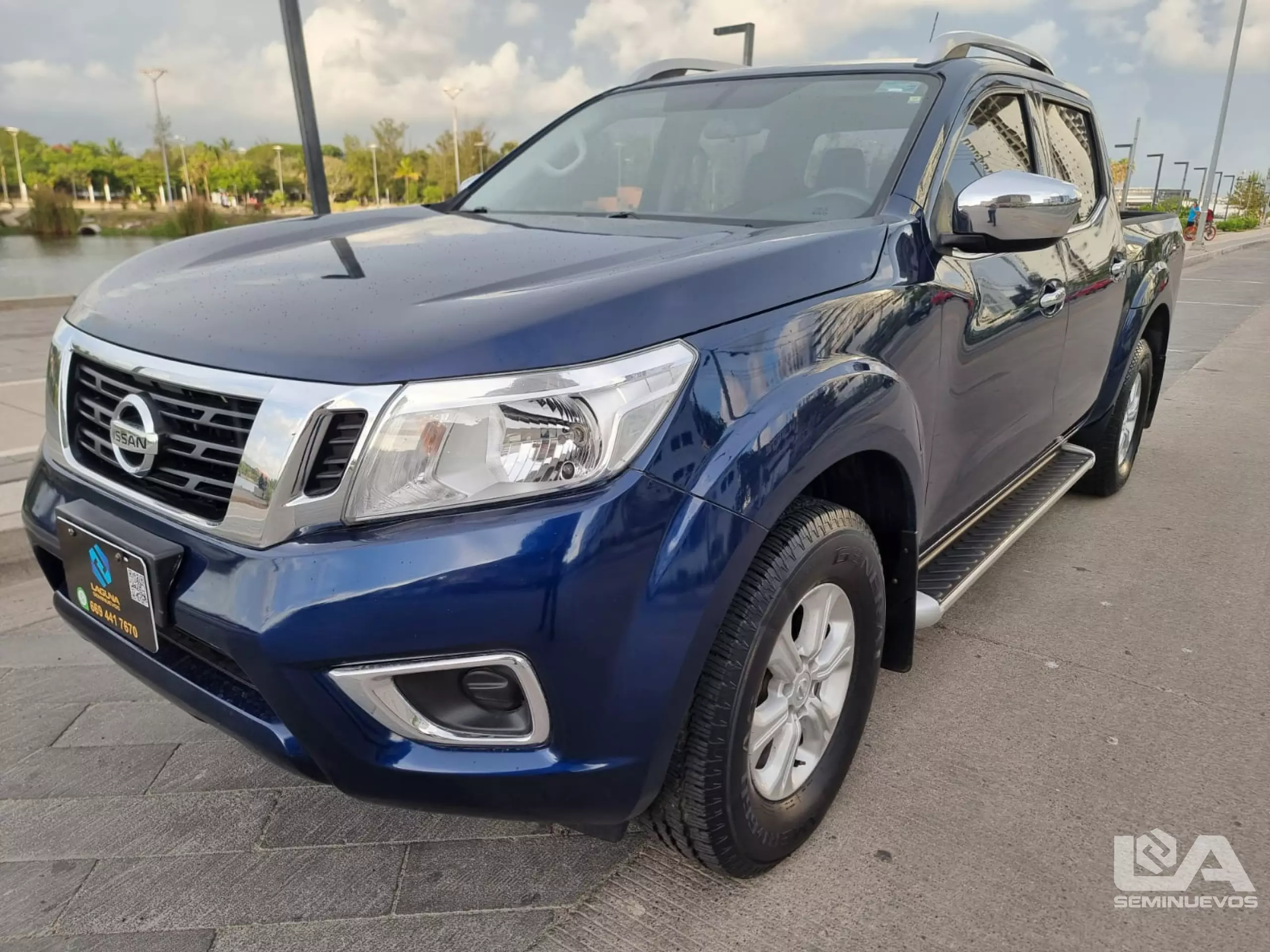 Nissan NP 300 Frontier Pick-Up