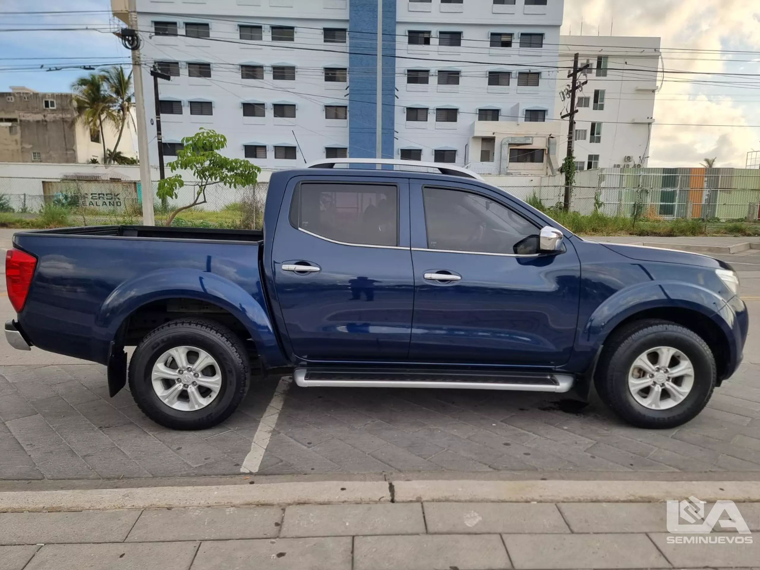 Nissan NP 300 Frontier Pick-Up