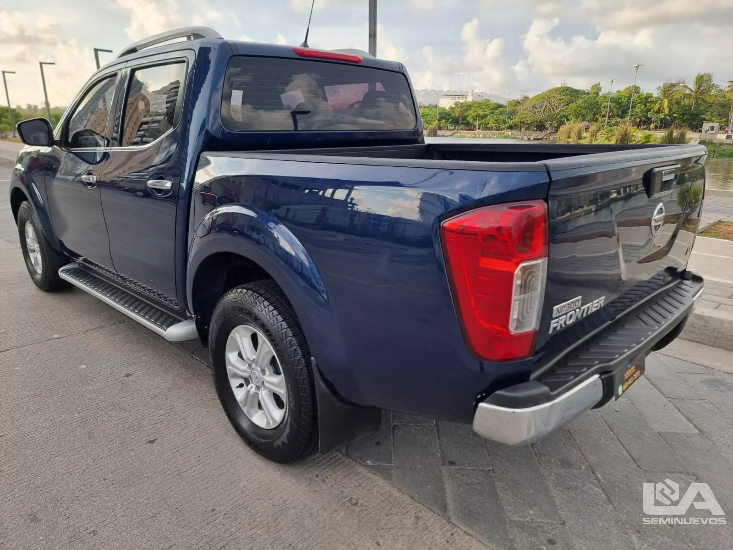 Nissan NP 300 Frontier Pick-Up