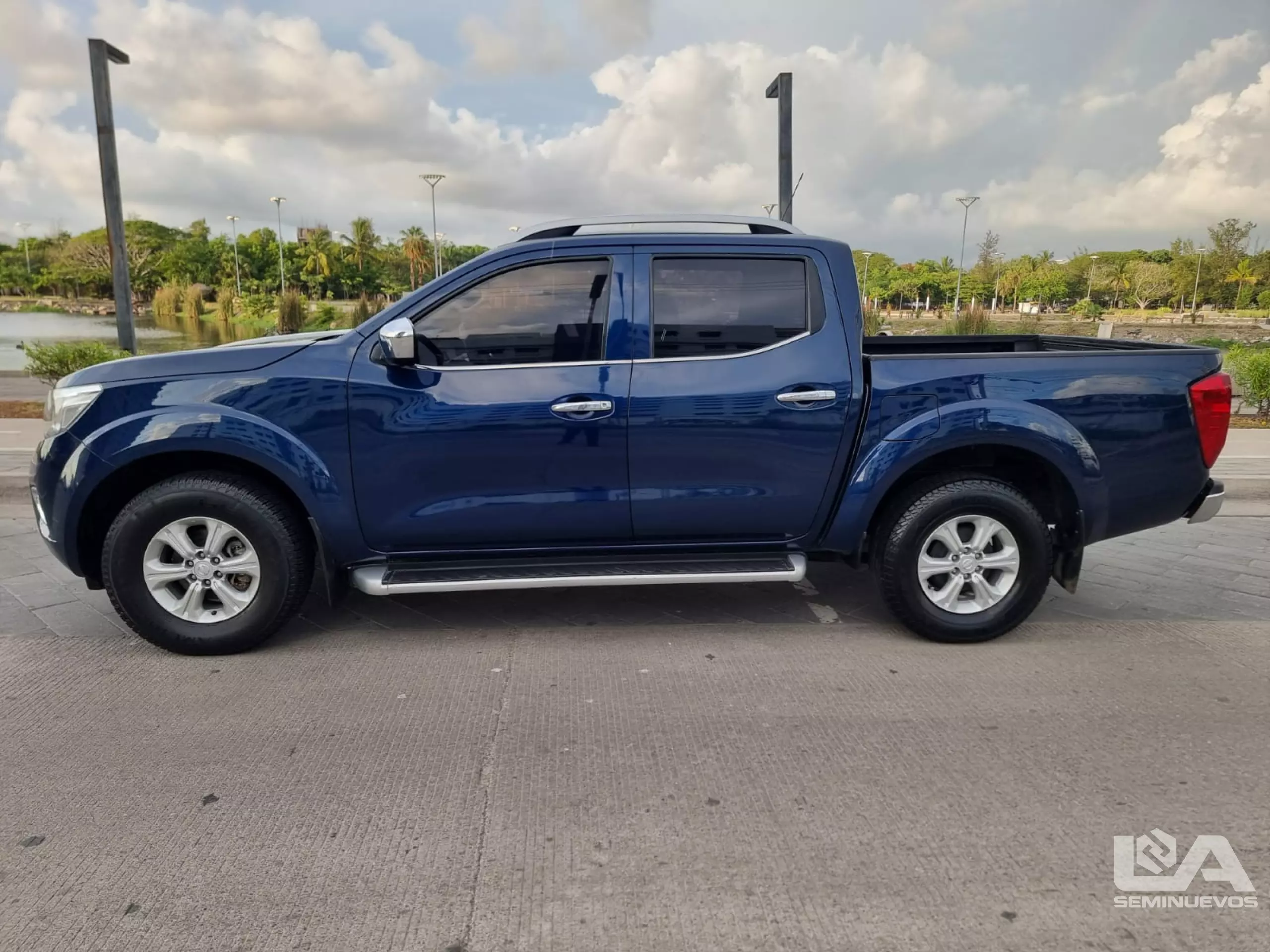 Nissan NP 300 Frontier Pick-Up