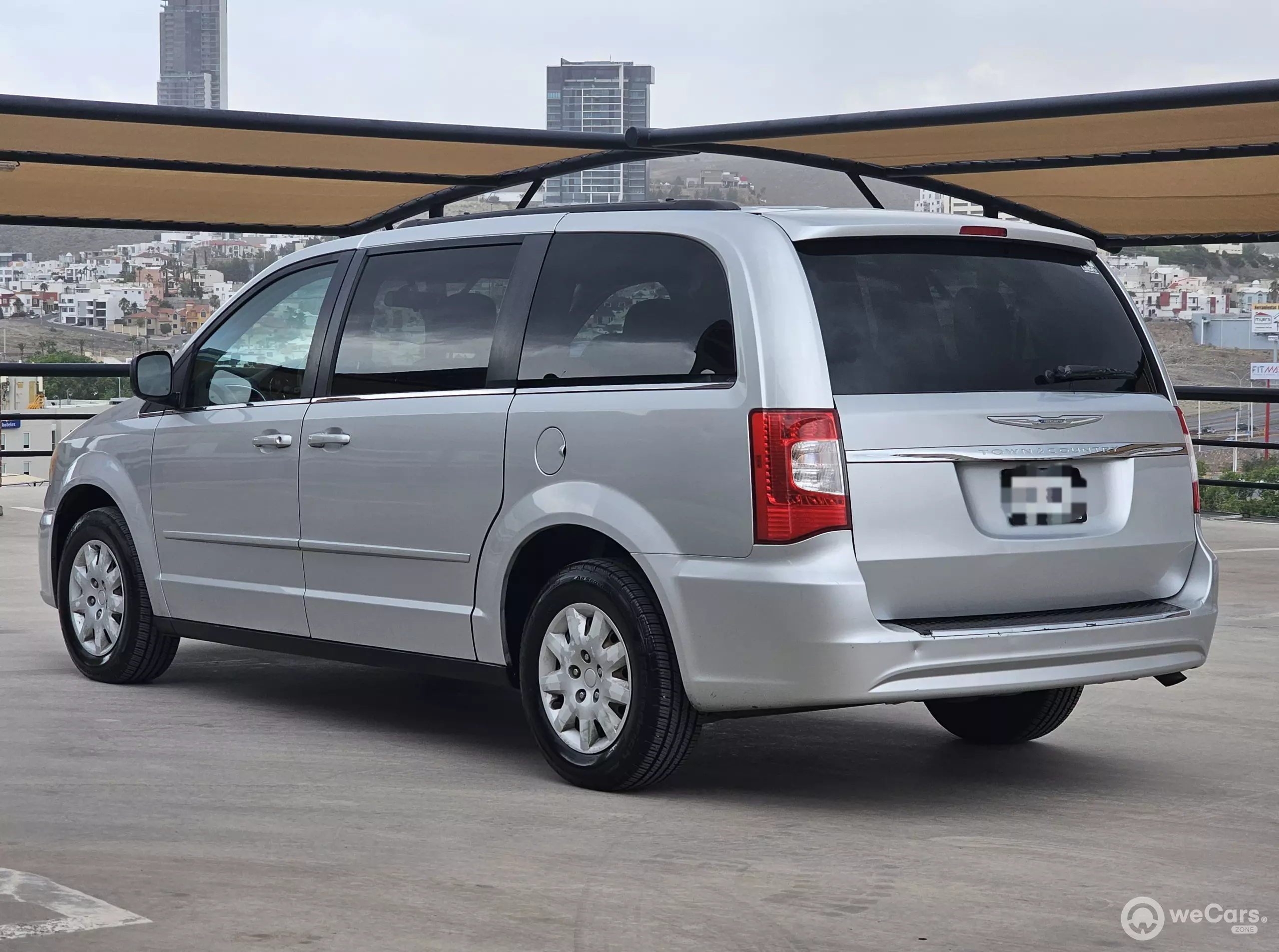 Chrysler Town & Country Minivan