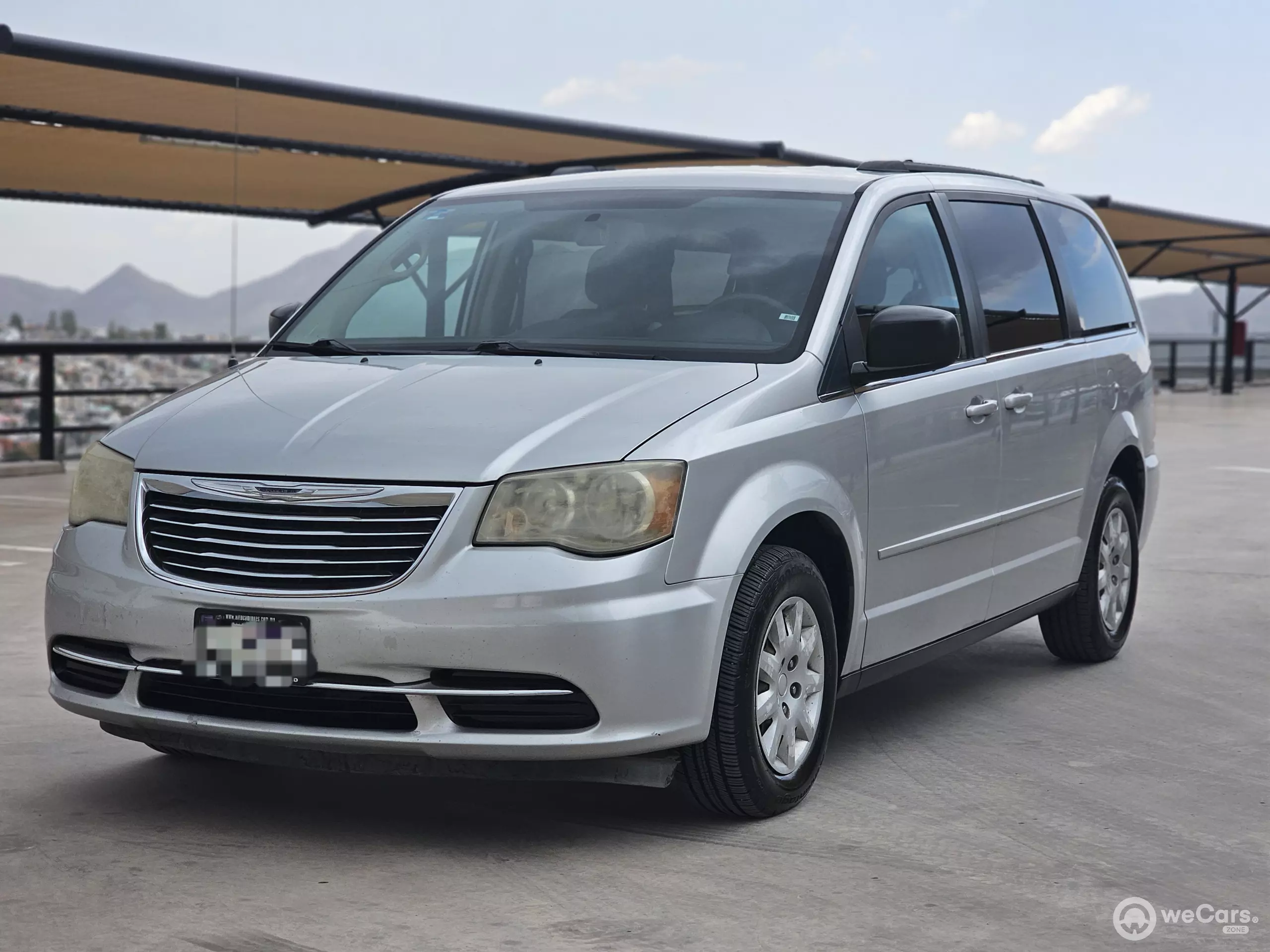 Chrysler Town & Country Minivan