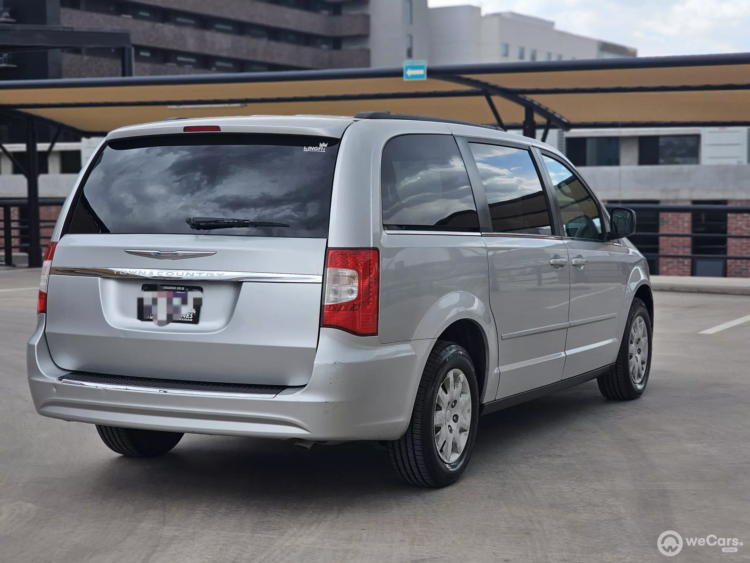 Chrysler Town & Country Minivan