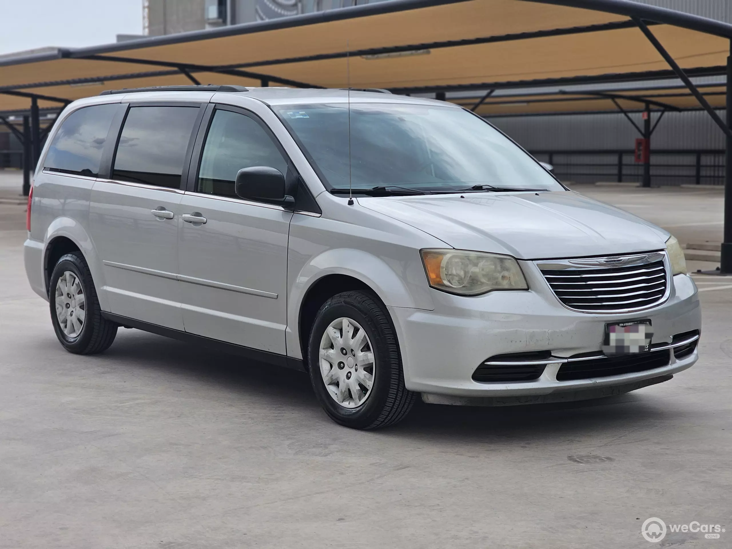 Chrysler Town & Country Minivan 2012