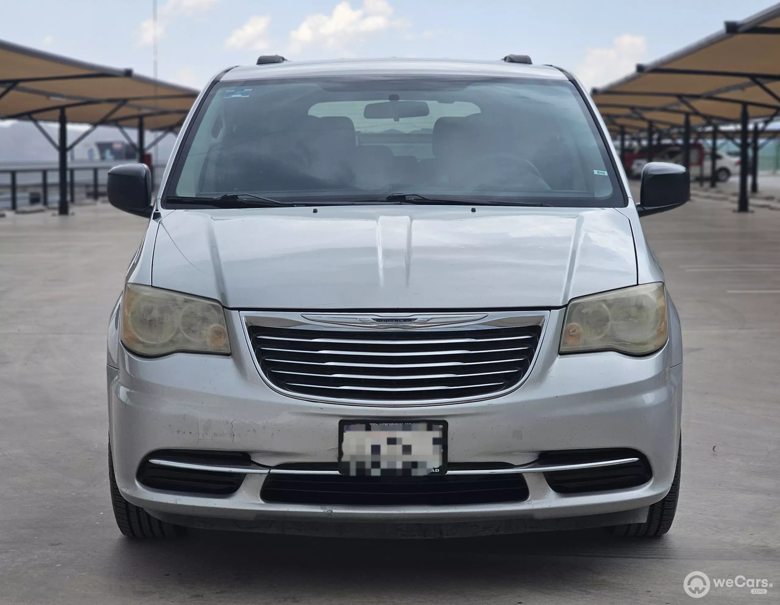 Chrysler Town & Country Minivan