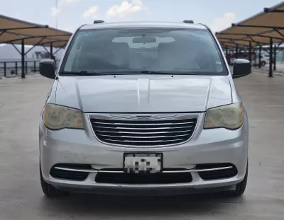 Chrysler Town & Country Minivan 2012