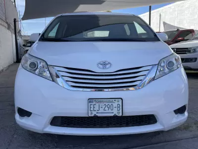 Toyota Sienna Minivan 2015