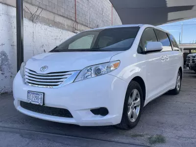 Toyota Sienna Minivan 2015