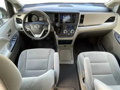 Toyota Sienna Minivan 2015