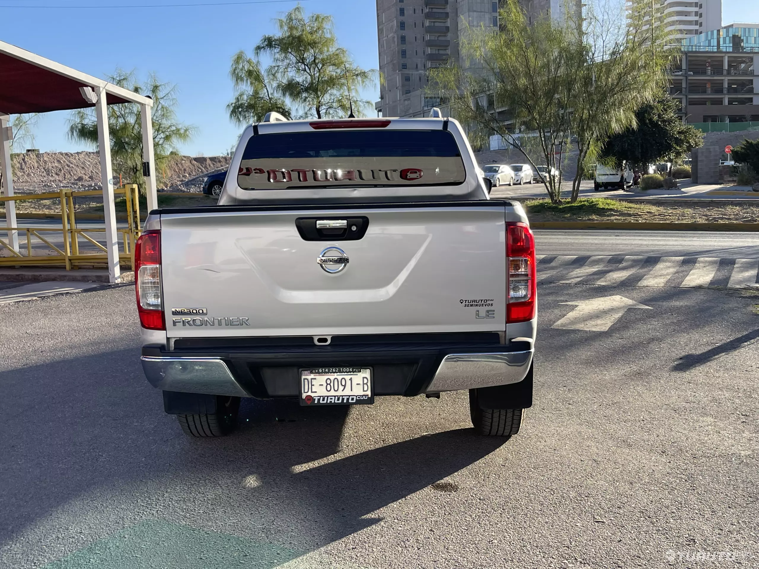 Nissan NP 300 Frontier Pick-Up