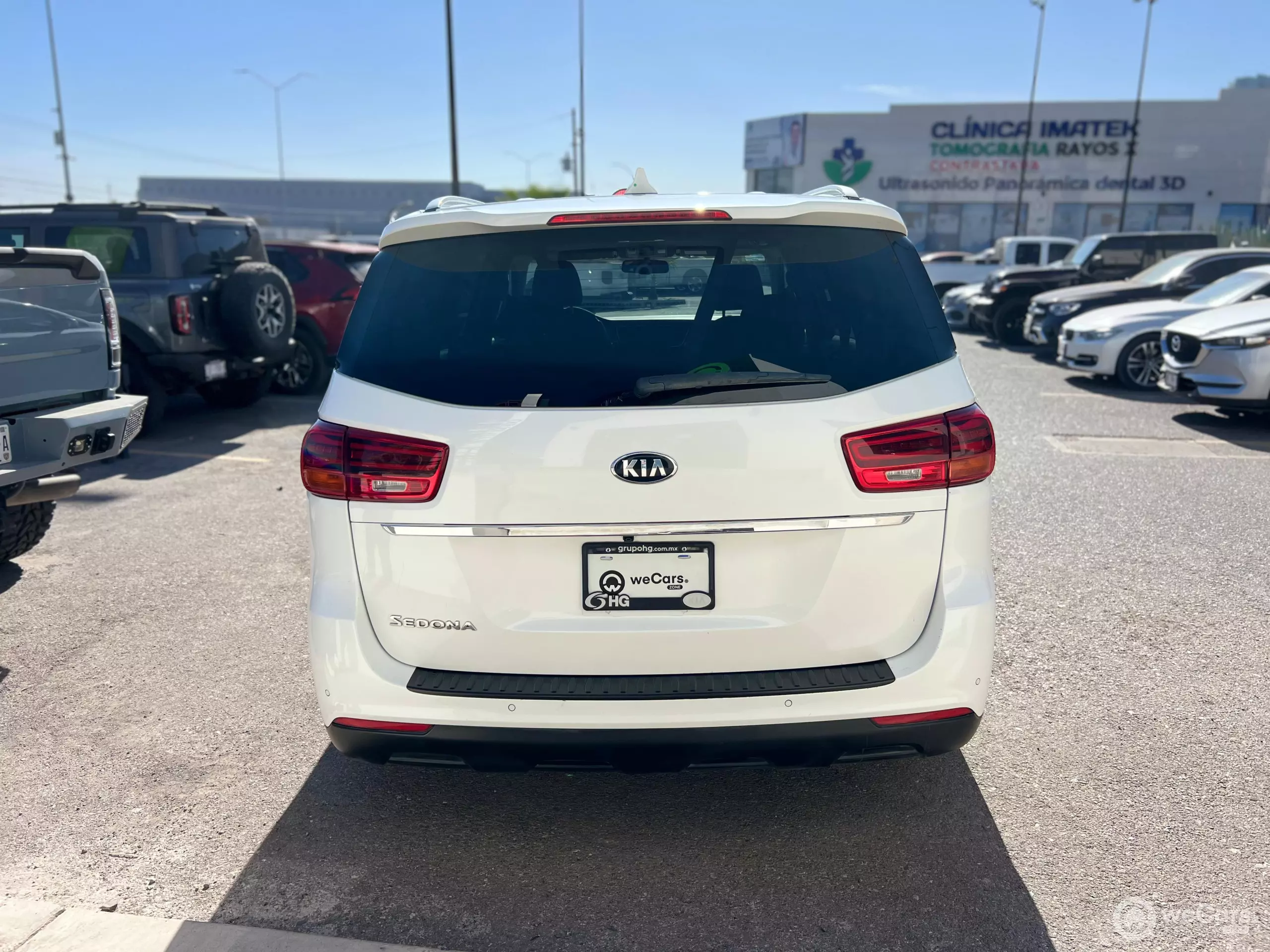 Kia Sedona Minivan