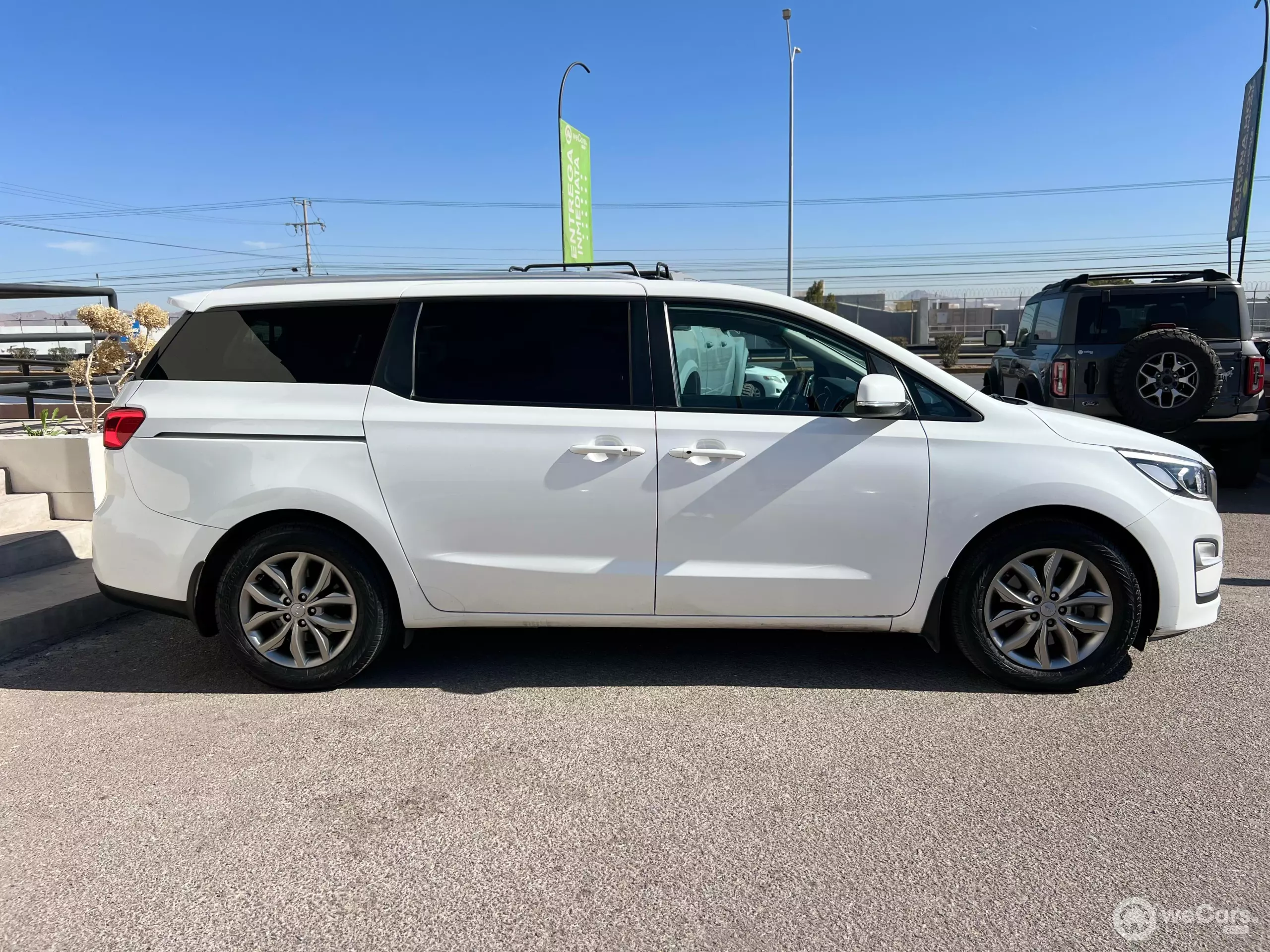 Kia Sedona Minivan