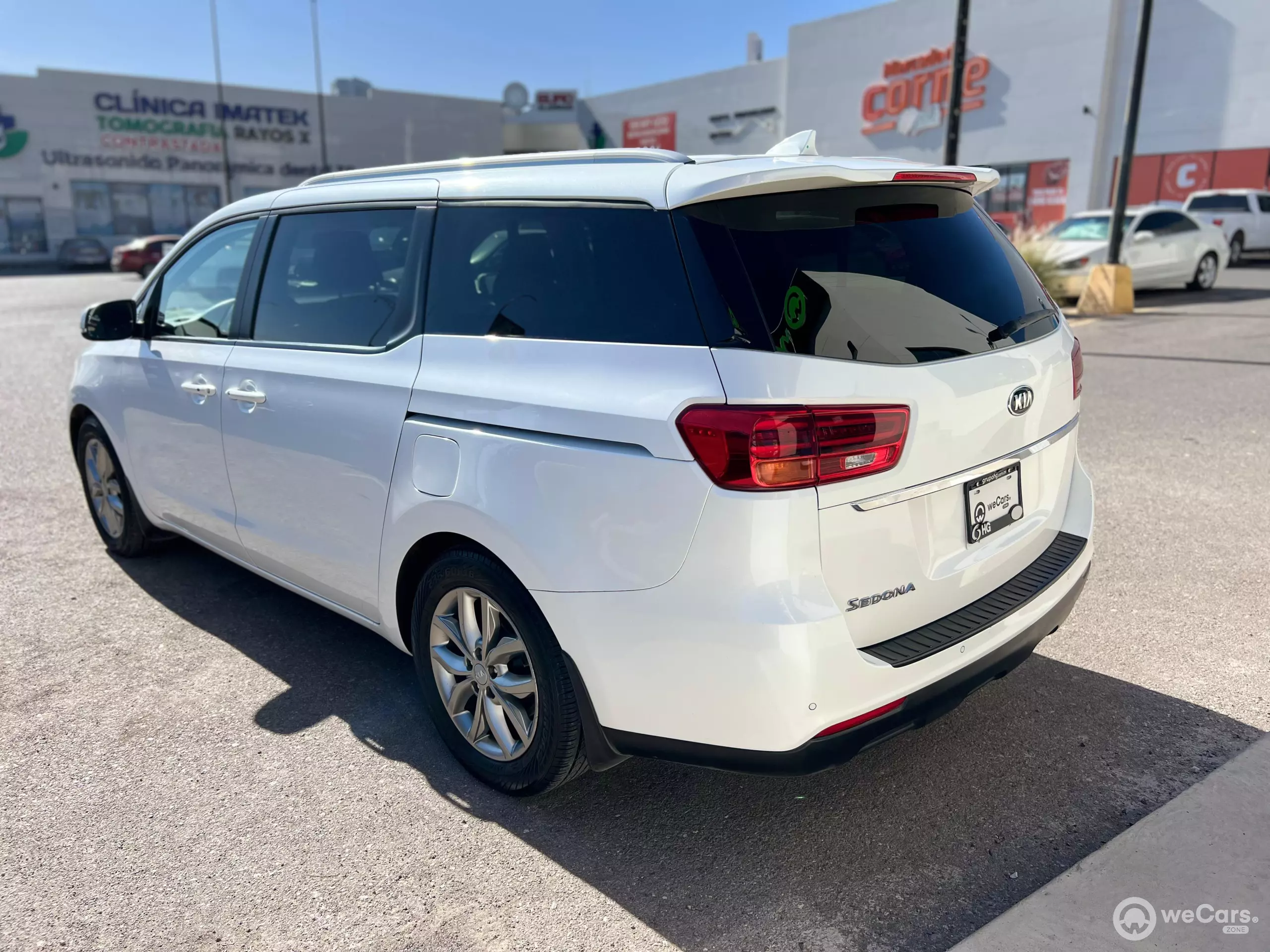 Kia Sedona Minivan