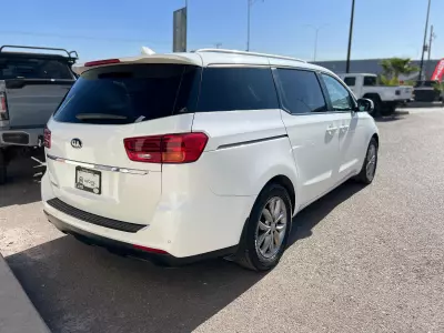 Kia Sedona Minivan 2020