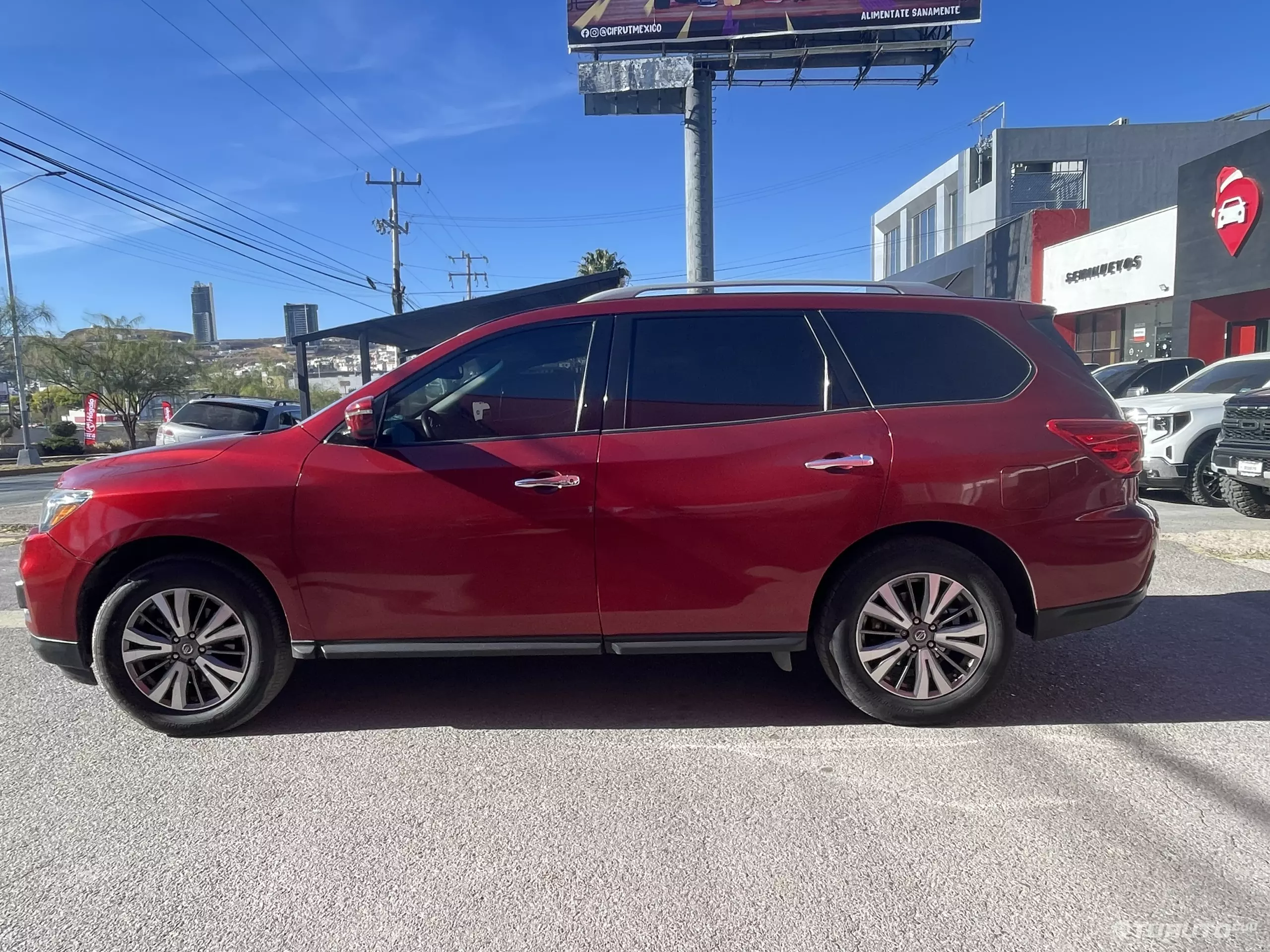 Nissan Pathfinder VUD