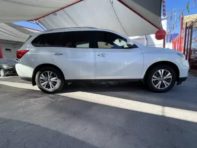 Nissan Pathfinder VUD 2018