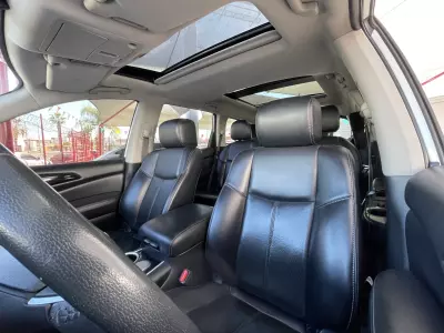 Nissan Pathfinder VUD 2018