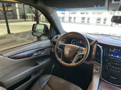 Cadillac Escalade VUD 2017