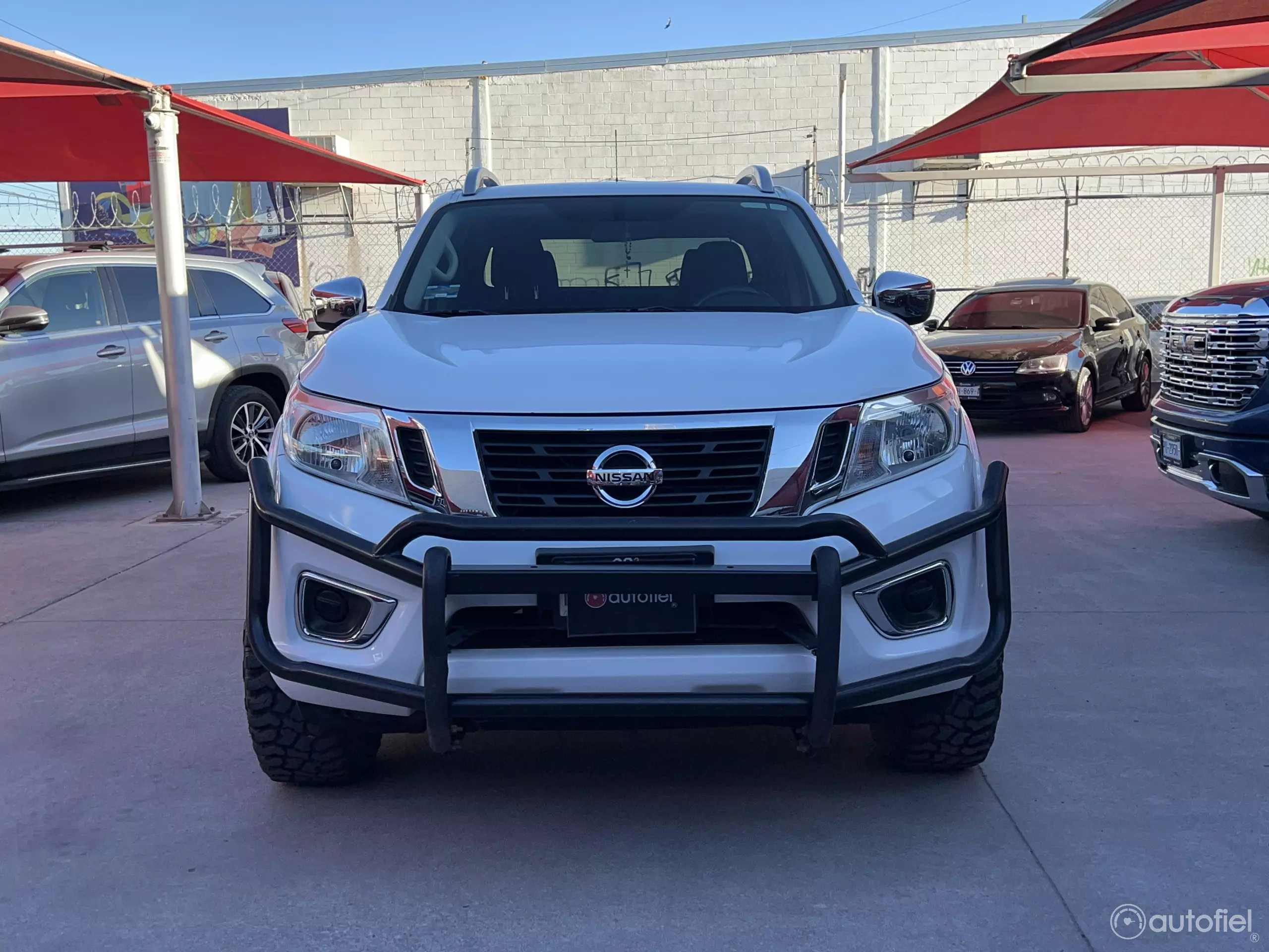 Nissan NP300 Frontier Pick-Up