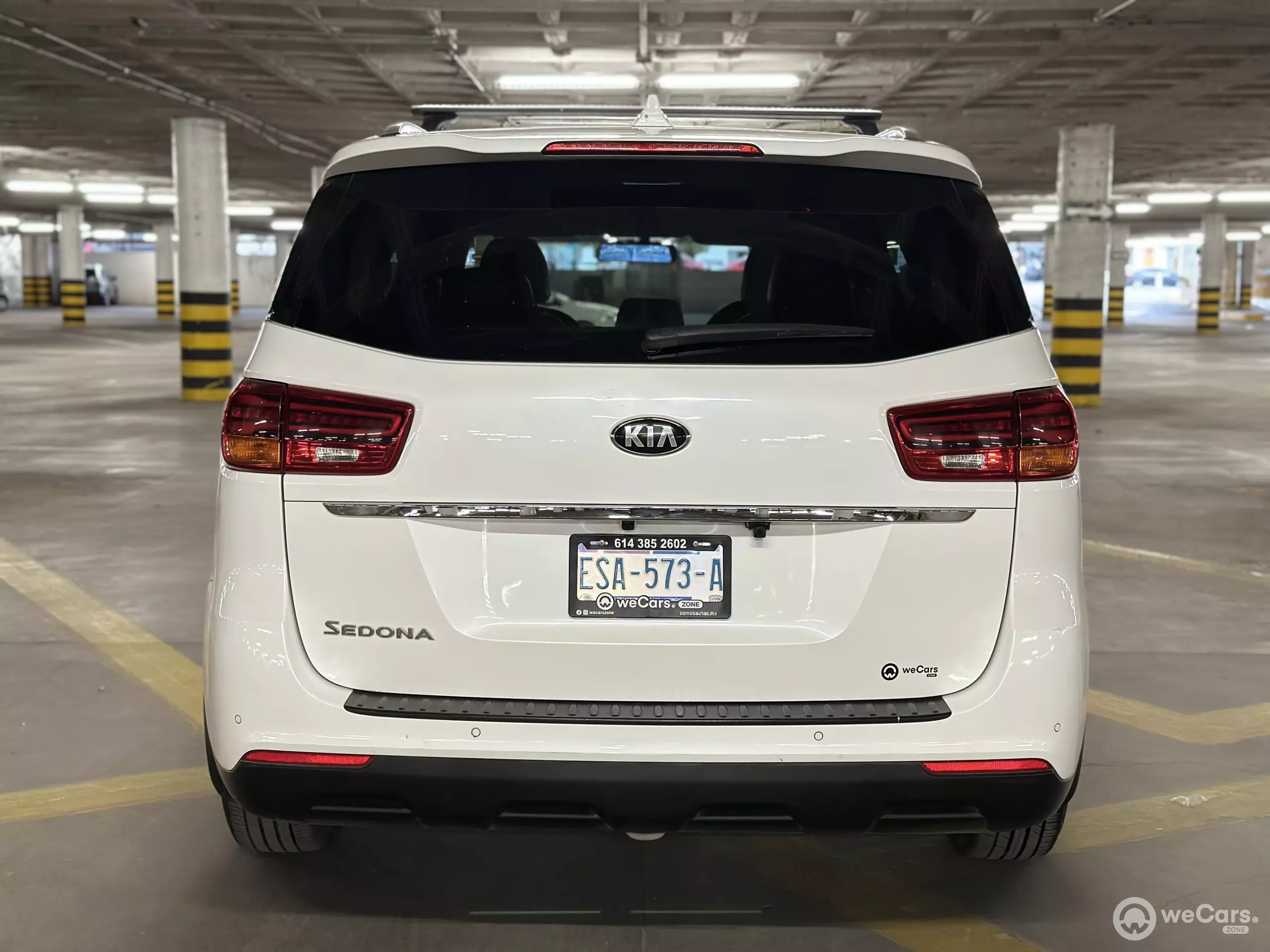 Kia Sedona Minivan