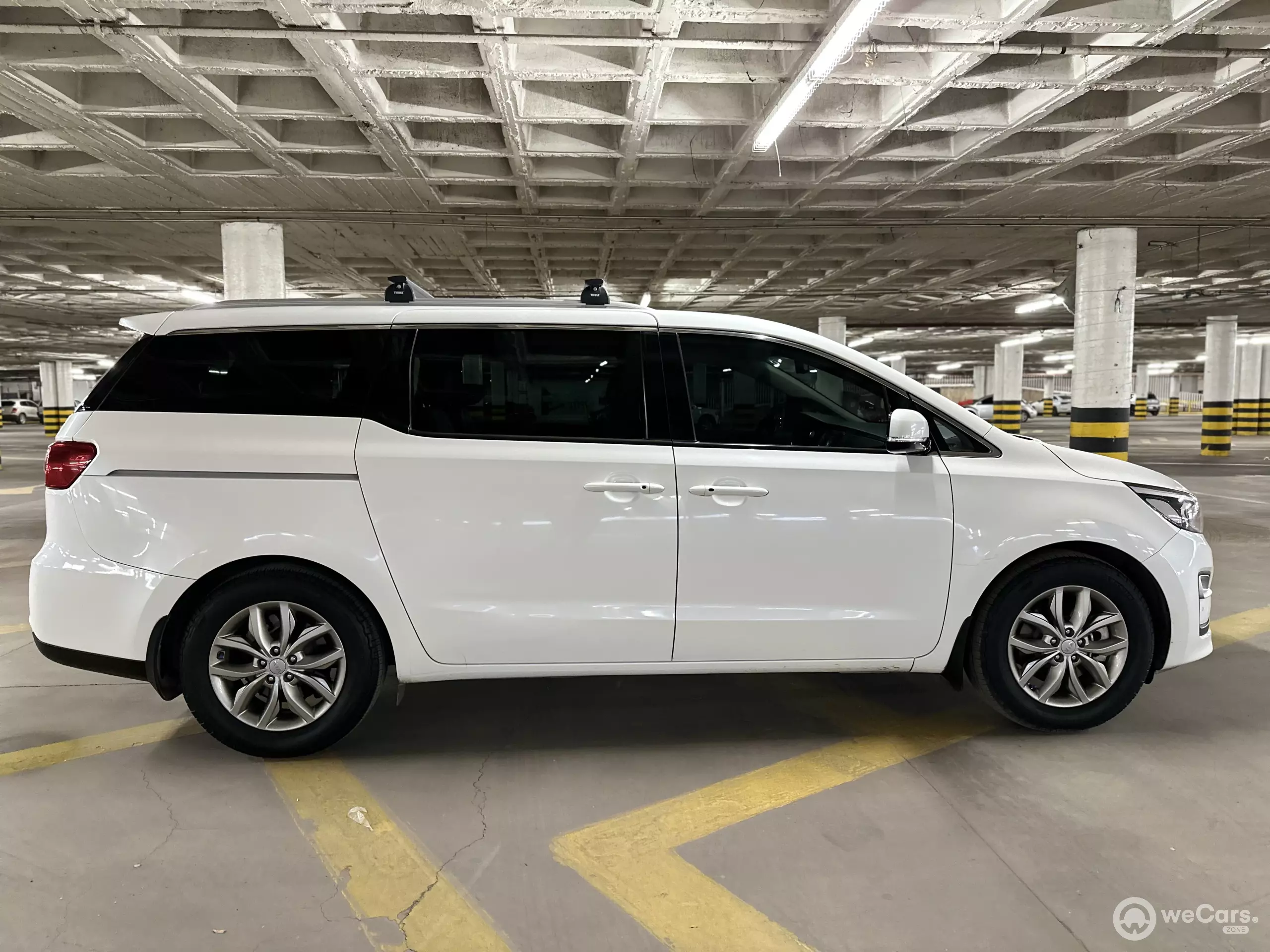 Kia Sedona Minivan