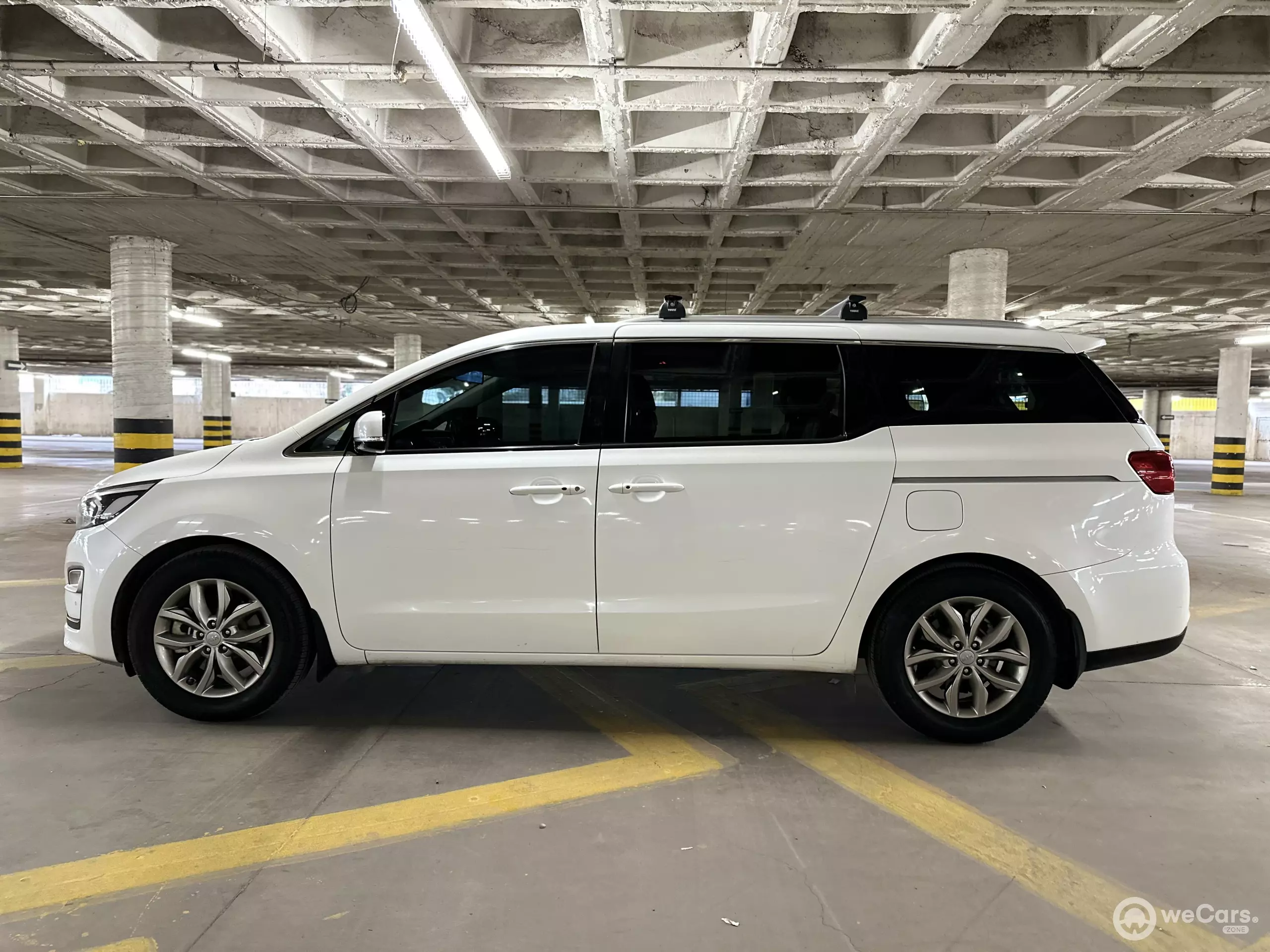 Kia Sedona Minivan