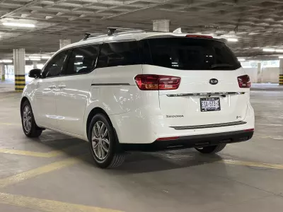 Kia Sedona Minivan 2020